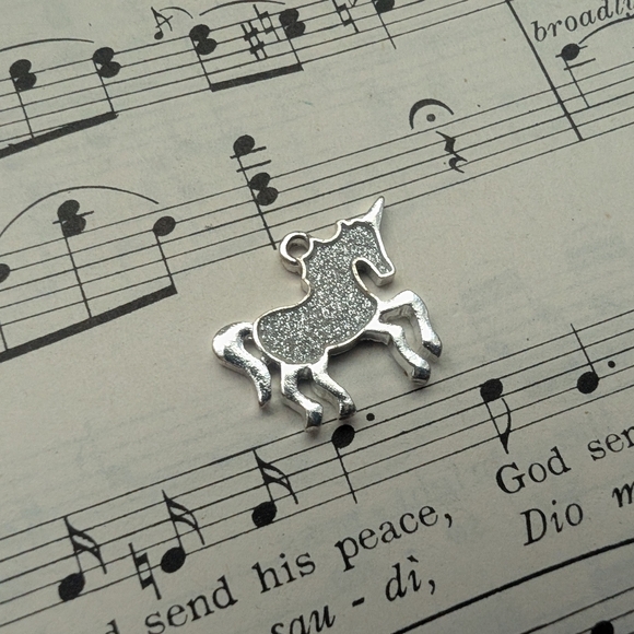 Accessories - Silver Glitter Unicorn Pendant